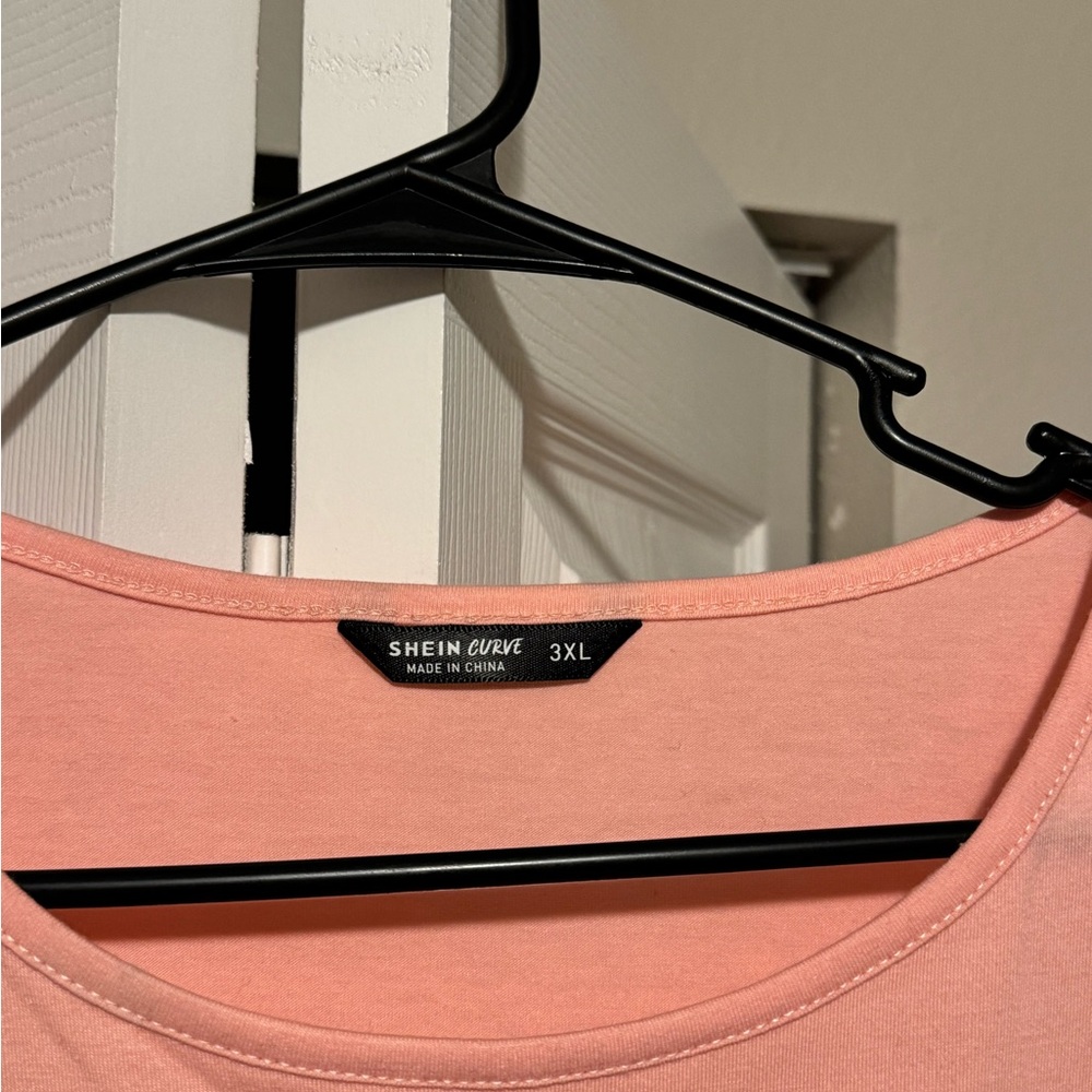 Pink “It’s not me it’s you” crop tee!
3XL BARBIE FONT - Picture 2 of 6